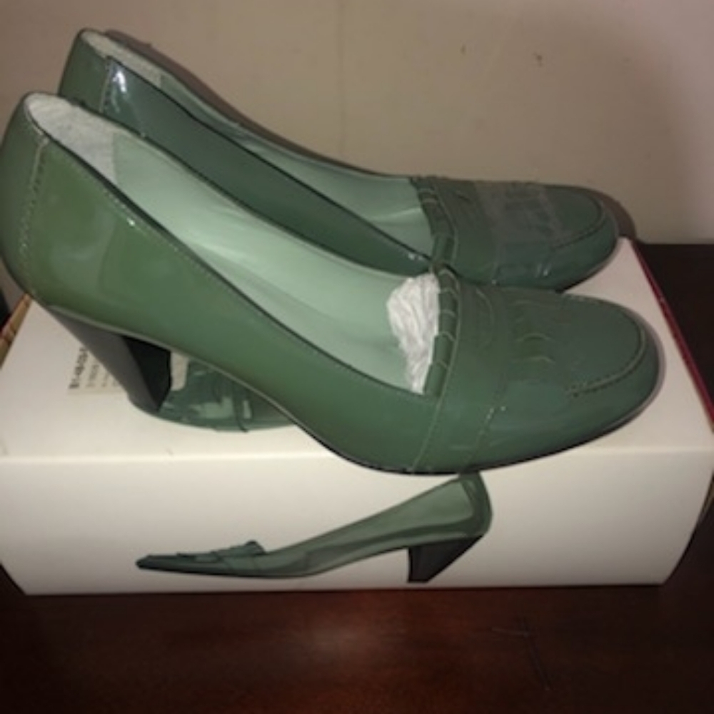 GAP patent leather shoes